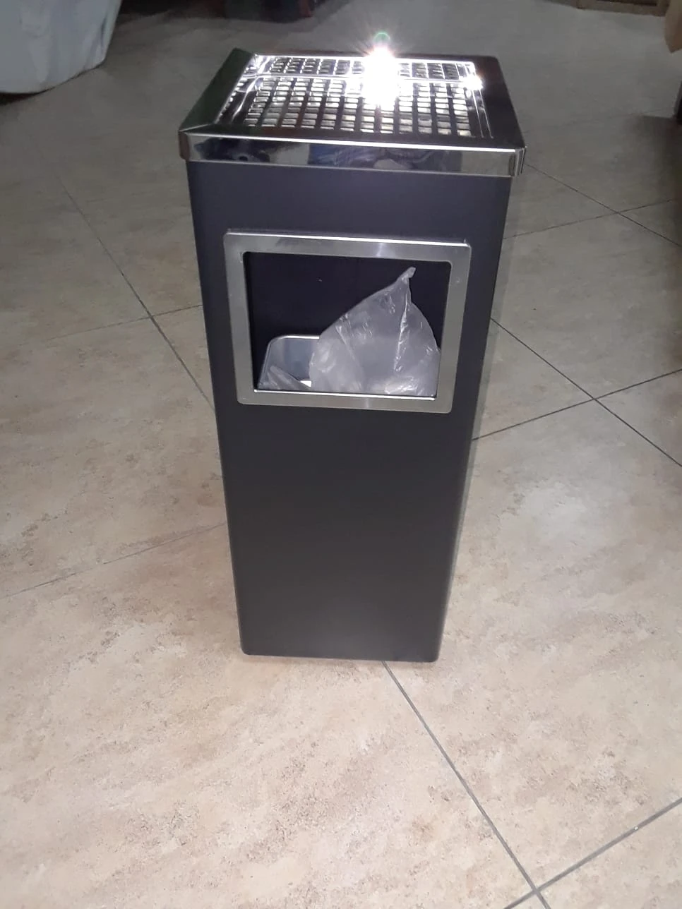 Dish drainer, cooking pots, Knives, Spoon, Cutlery, Mug & Glassware, Dustbin