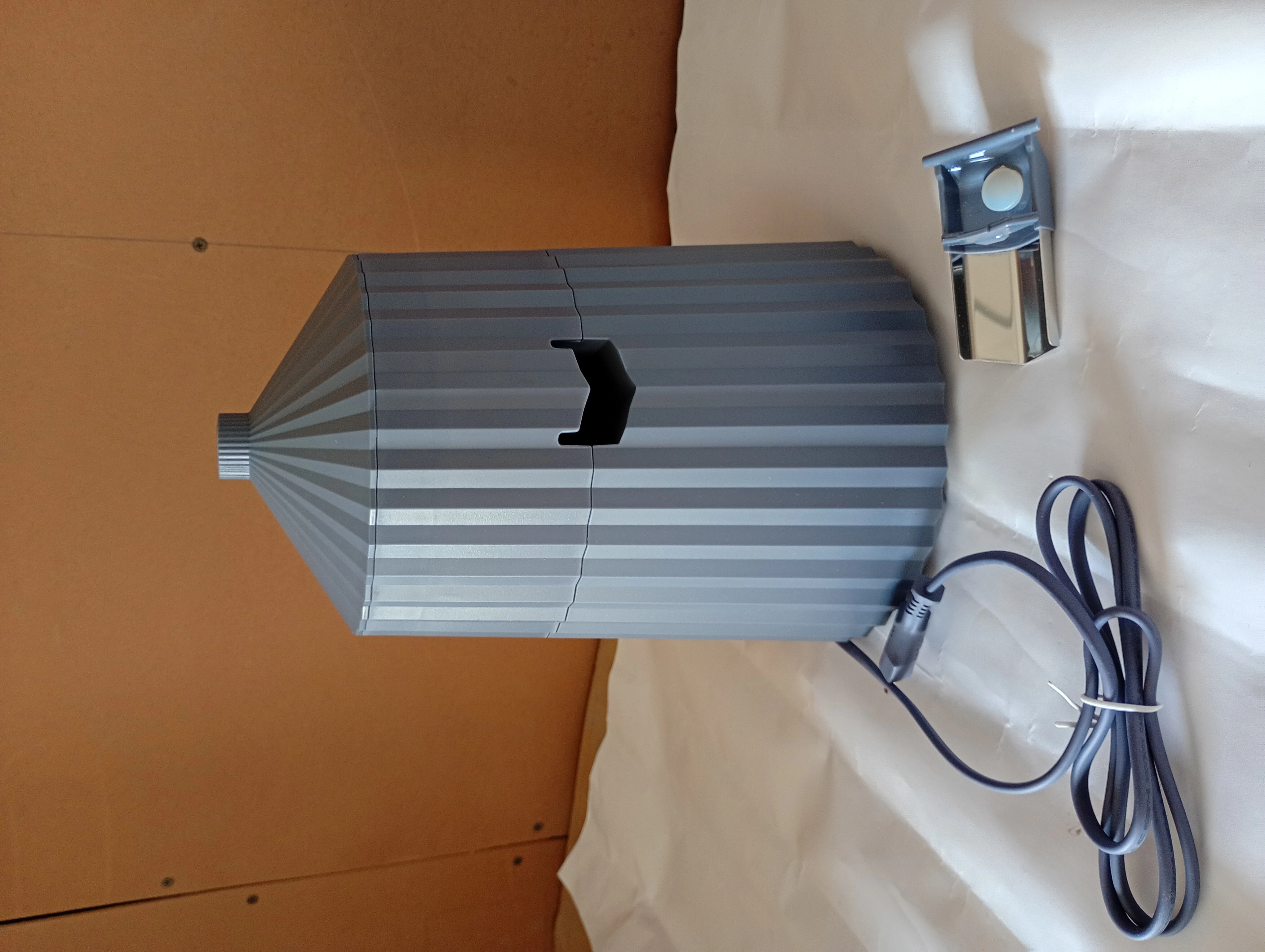 Plissé electric citrus squeezer