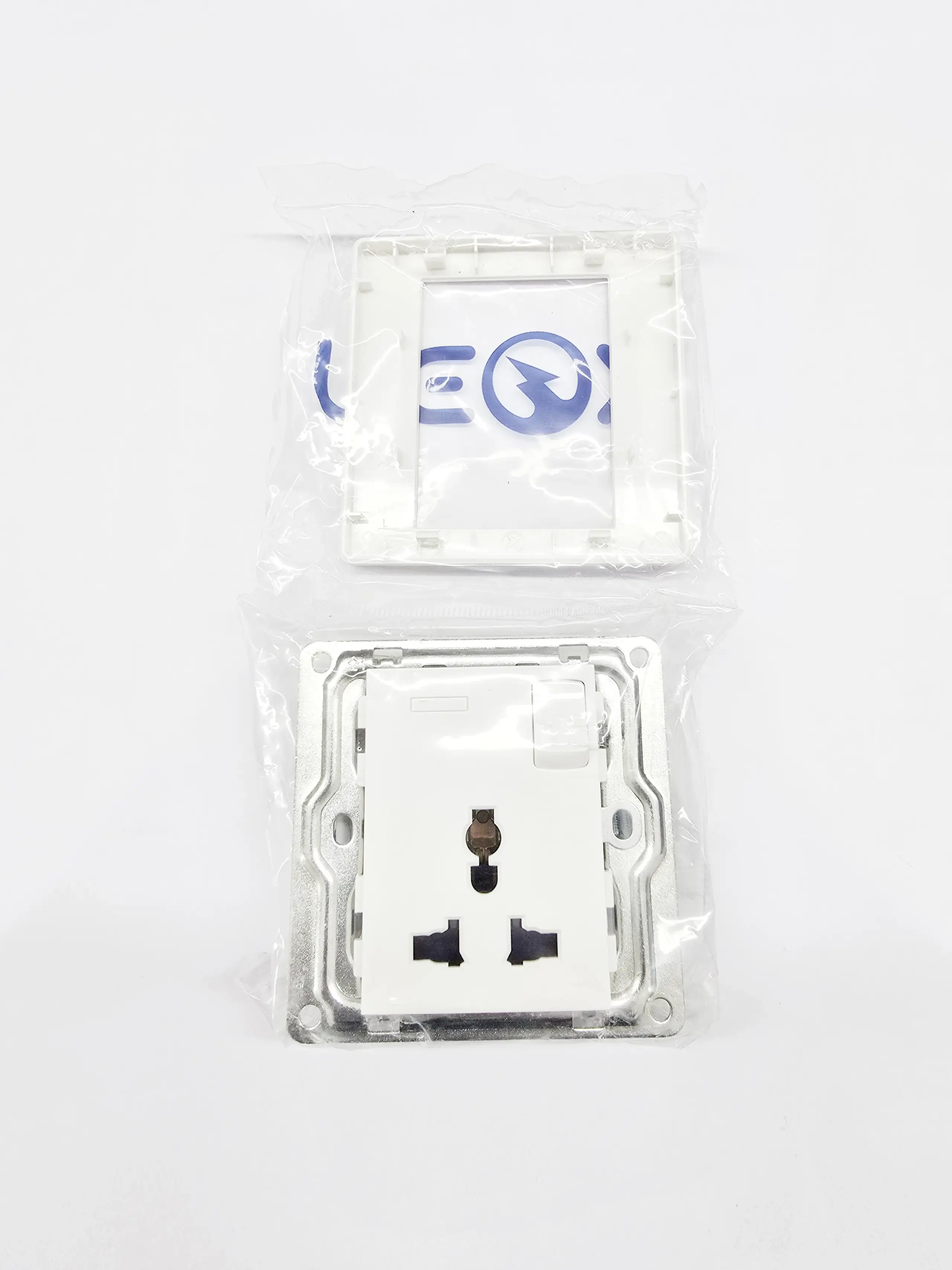 Neox Switched Universal Socket 250V 1Gang 13A, Material: Pc Panel&Stainless Steel Support