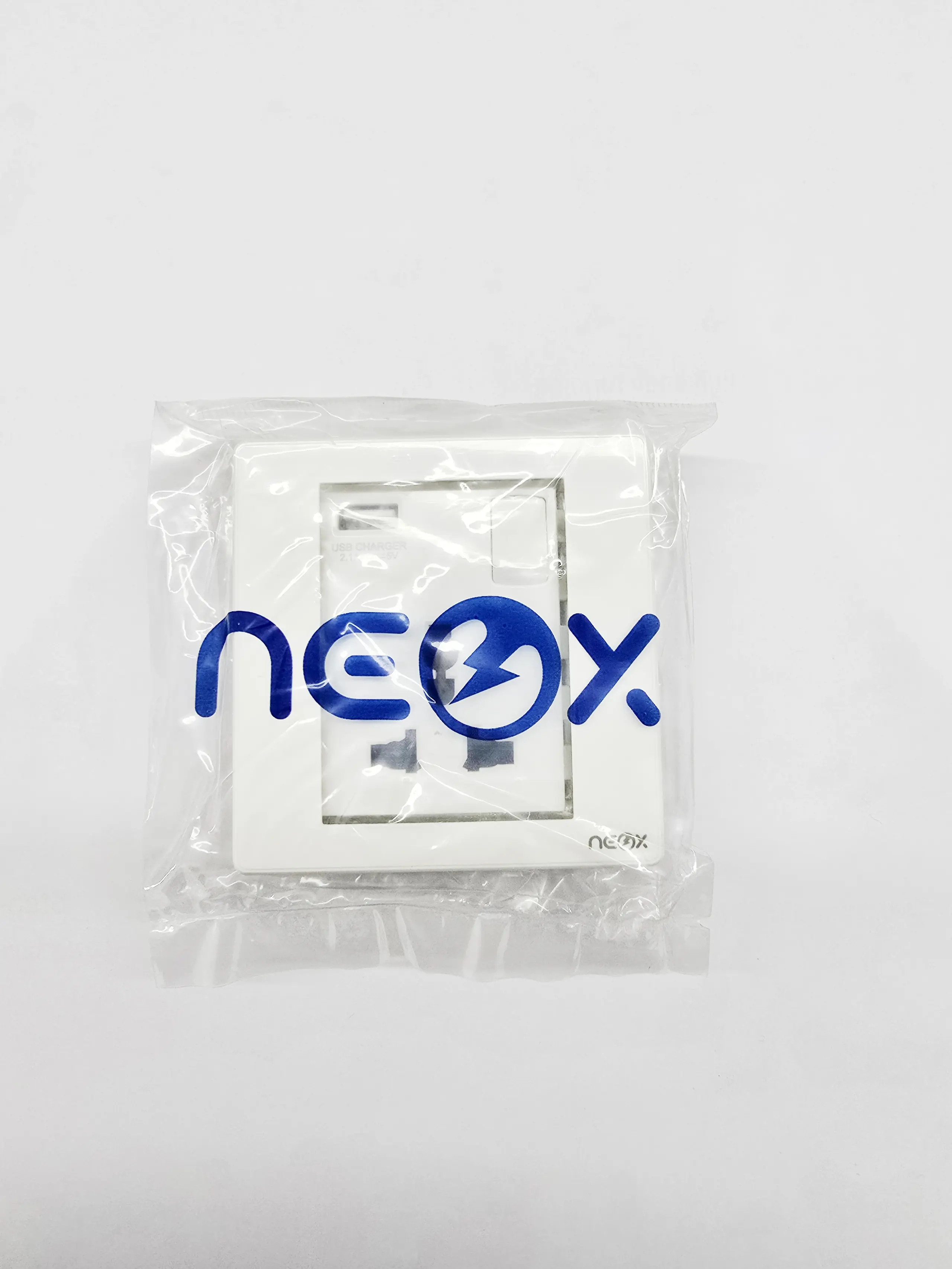 Neox Switched Universal Socket 250V 1Gang 13A W/ 5V,2.1A Usb, Material: Pc Panel&Stainless Steel Sup